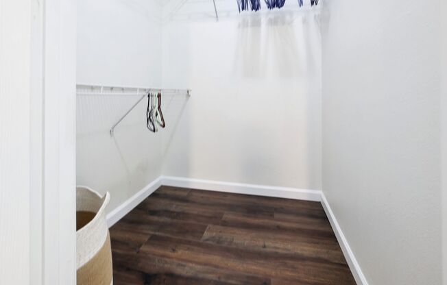 3 beds, 2 baths, $2,150, Unit Apt 711