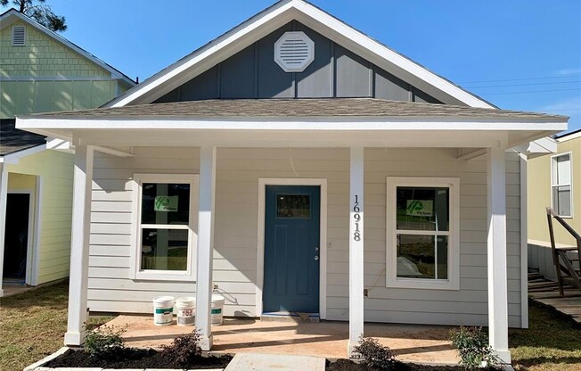 Located in a quiet subdivision in Montgomery that is minutes from Lake Conroe, restaurants, shopping, schools and golf courses! This 3 bedroom, 2 bathroom bungalow offers an eye-catching exterior with a generous front porch that will welcome relaxation! T