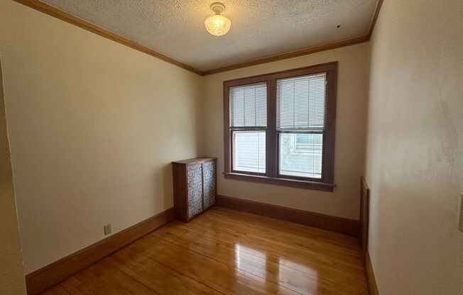 3 beds, 1 bath, $1,695