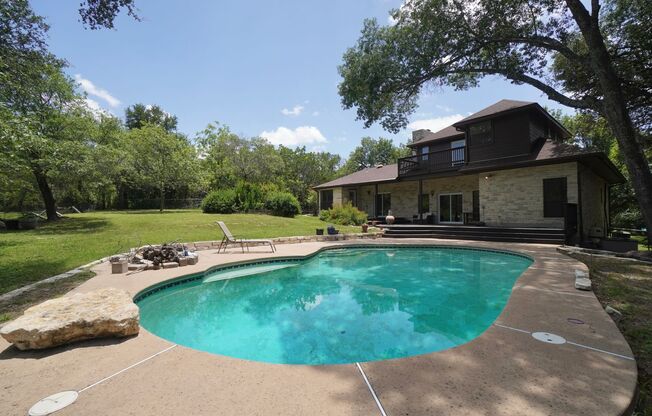 8 WOODHOLLOW TRL