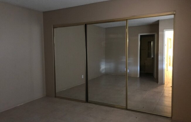 1 BEDROOM 1 BATHROOM APARTMENT AVAILABLE FOR RENT !!!