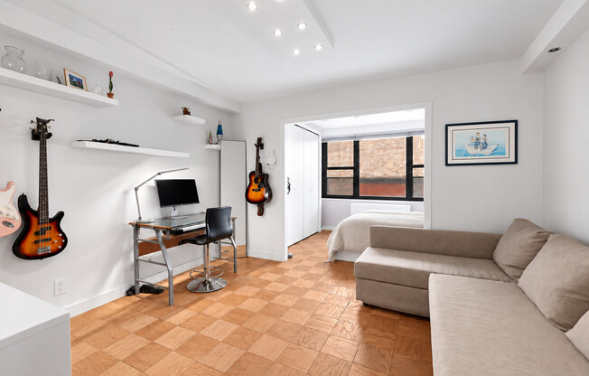 7 E 14th St