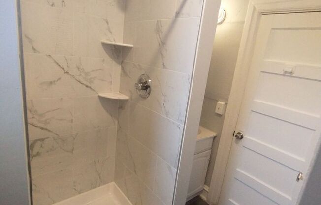 1 bed, 1 bath, 1 sqft, $1,250, Unit 2E