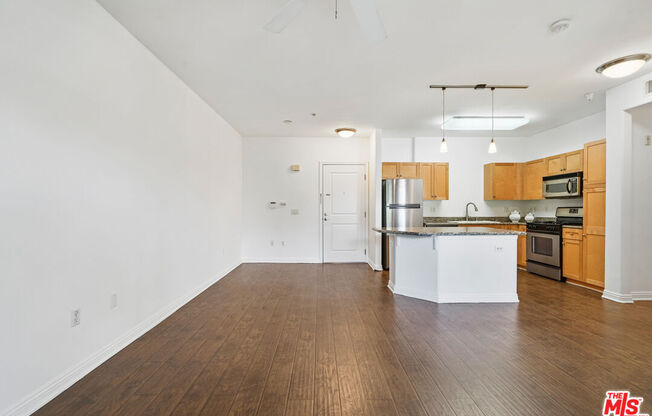 1 bed, 1 bath, 910 sqft, $2,900, Unit 355
