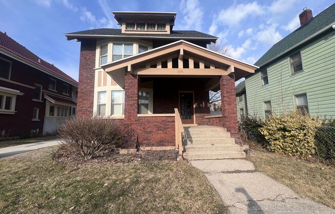 533 LIVINGSTON AVE NE