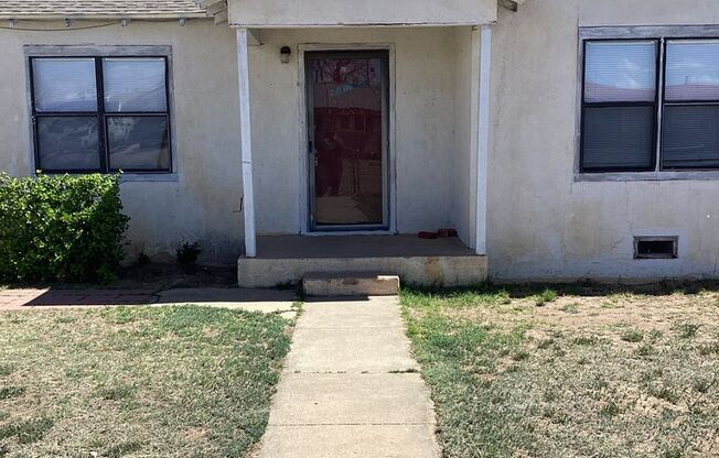 Newly Renovated 2Bedroom! Located in Portales!!
