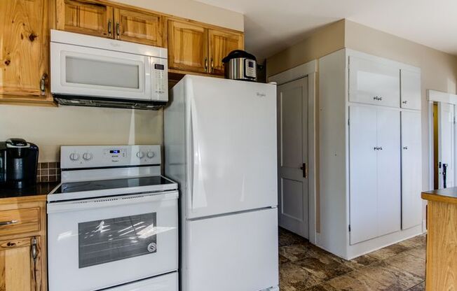 2 beds, 1 bath, $1,975