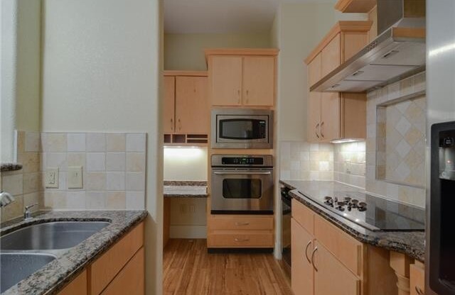 Penthouse Condo with Garage – Prime Location!
