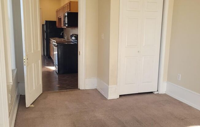 1 bed, 1 bath, $995, Unit 2