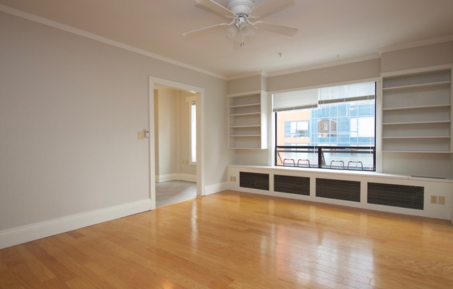 1 bed, 2 baths, 692 sqft, $2,150, Unit 1011