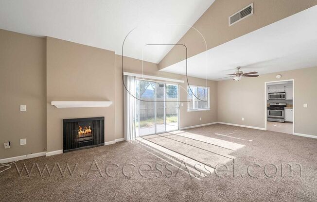 Bright And Spacious 2 Bed/1.5 Bath Condo In Lake Elsinore!