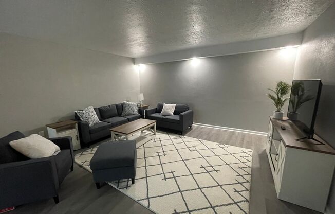 2 beds, 1 bath, $1,895, Unit 305