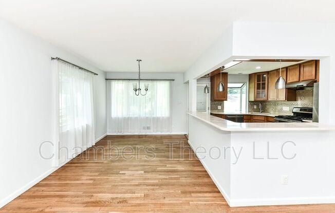821 NINOVAN RD SE