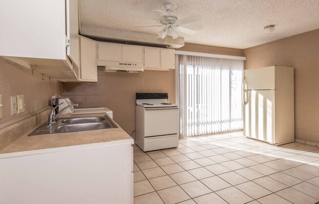 2 beds, 2 baths, 970 sqft, $995, Unit 1