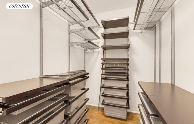 210 W 19 ST