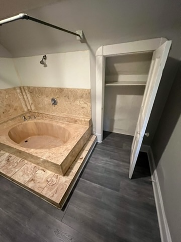 1031 W 33 ST