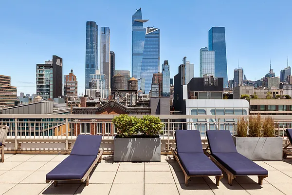 520 W 23 ST