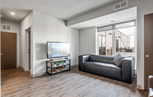 2 beds, 1 bath, 789 sqft, $1,600, Unit 302