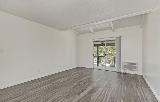 2 beds, 1 bath, 935 sqft, $2,600, Unit 30
