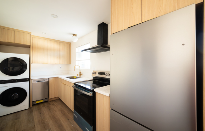 1346 S DUNSMUIR AVE