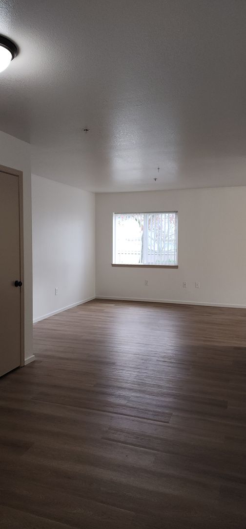 Move-In Ready 1 Bed / 1 Bath in Vancouver – Don’t Miss This!