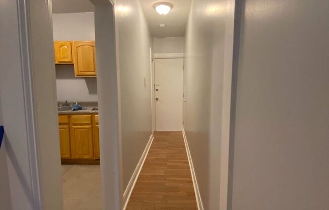 2 beds, 1 bath, $2,050, Unit A4