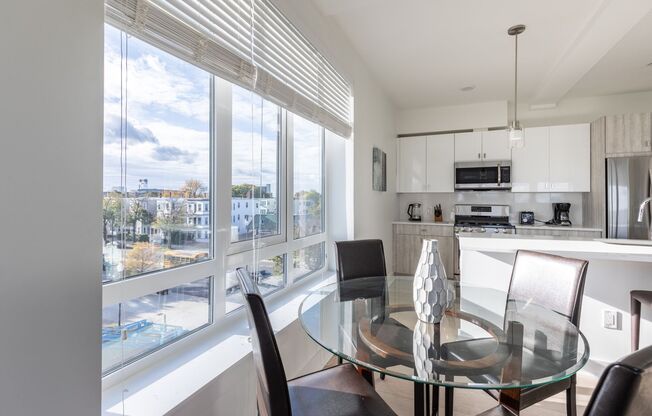 1 bed, 1 bath, 663 sqft, $3,050, Unit 404