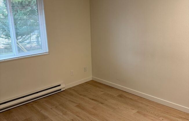 2 beds, 1 bath, $1,525, Unit # 3