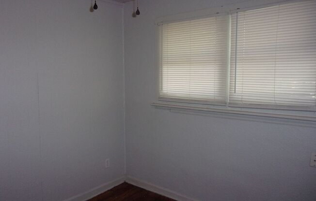 2 beds, 1 bath, $1,299