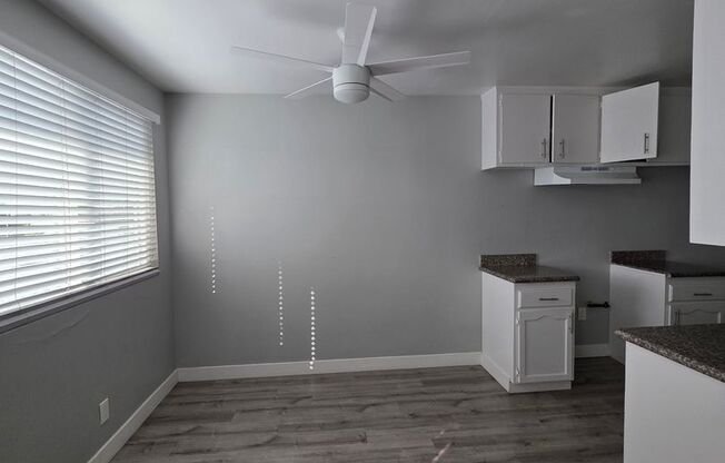 Newly Remodeled 2 Bedroom / 1 Bath Apt Located In Inglewood (UPSTAIRS UNIT!) 1/2 off the 1st month