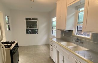 South Park 2/Bedroom Cottage w/Garage