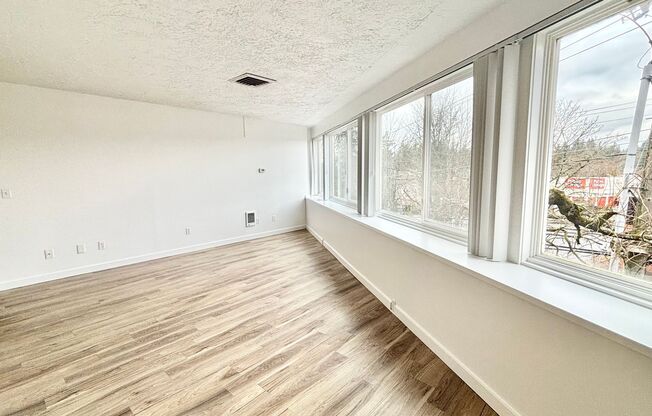 2 beds, 2 baths, 950 sqft, $1,675, Unit 302