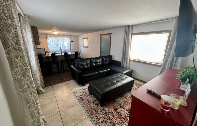 2 beds, 1 bath, $1,218