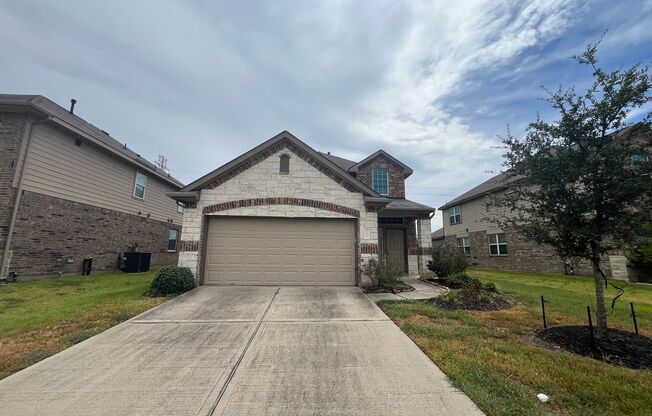 Don't miss out this Charming 4B2.5B Home in Quiet Community in Katy! Available now!