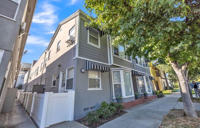 Spacious Studio in Bluff Heights (Pet Friendly)