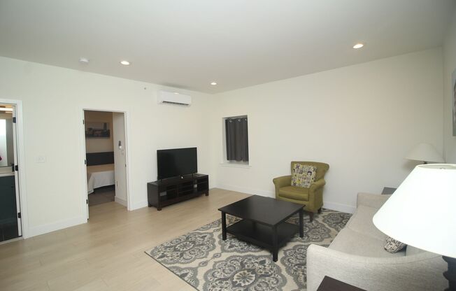 1 bed, 1 bath, $1,645, Unit Unit 2