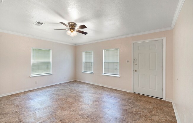 Lovely Brick 3 Bed/1 Bath Home w/ Large Covered Deck Back Porch w/ Fully-Fenced Yard