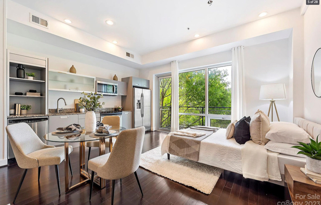 1133 Metropolitan Ave