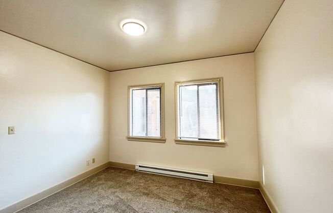 2 beds, 1 bath, 876 sqft, $1,995, Unit Court - D