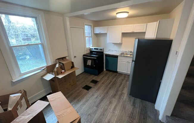 2 beds, 1 bath, $1,295