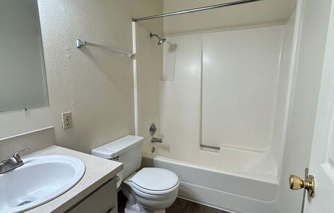 1 bed, 1 bath, 576 sqft, $1,195, Unit 8