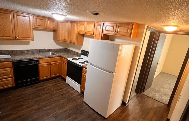 2 beds, 1 bath, 802 sqft, $875, Unit 27