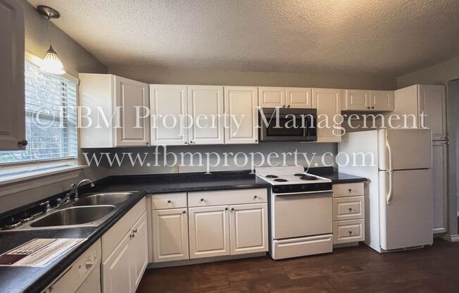 2 beds, 1 bath, 850 sqft, $850, Unit 404