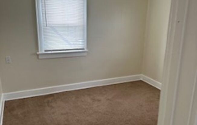 3 beds, 1 bath, $950