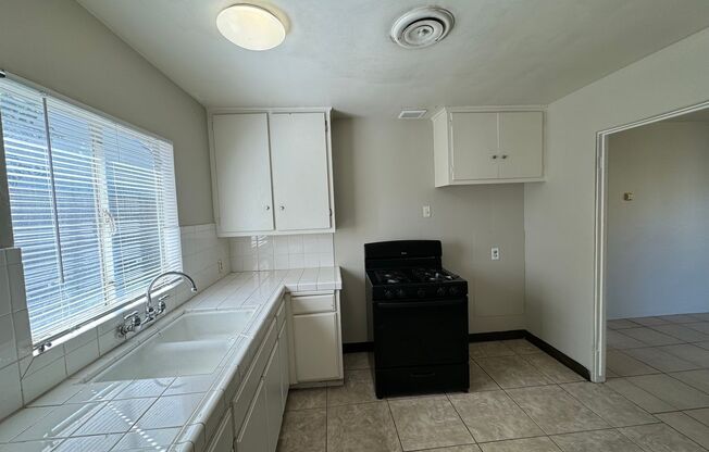 2 beds, 1 bath, 740 sqft, $1,195