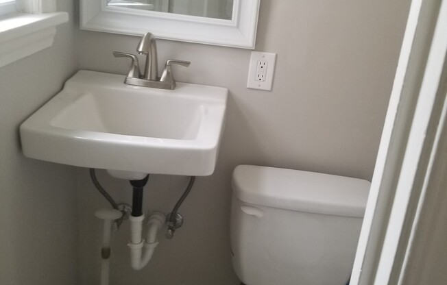 Cleveland Heights 4-Bed, 2.5-Bath - Available Now!