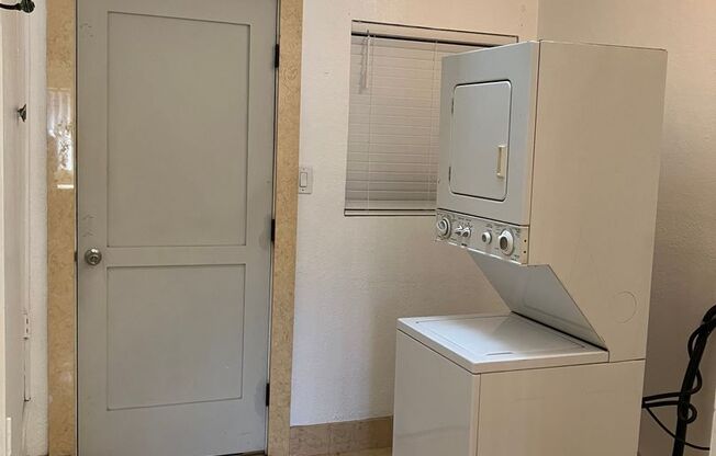 Studio, 1 bath, $1,200