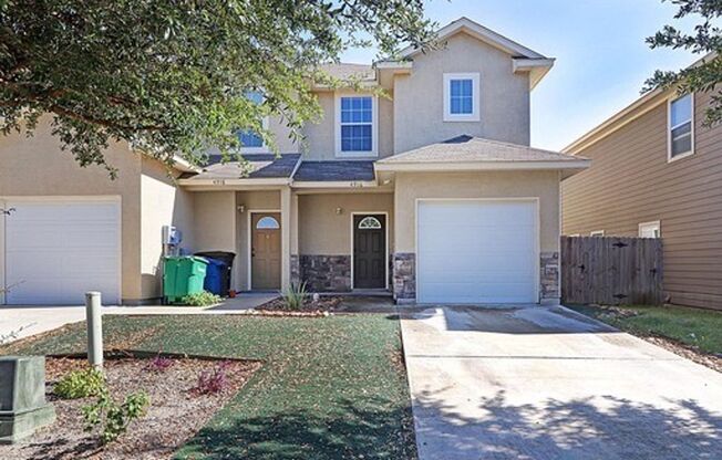 Beautiful townhome! 3 BR, 2.5 Bath, 1 car garage. Great location near the Medical Center, Loop 410 and USAA.