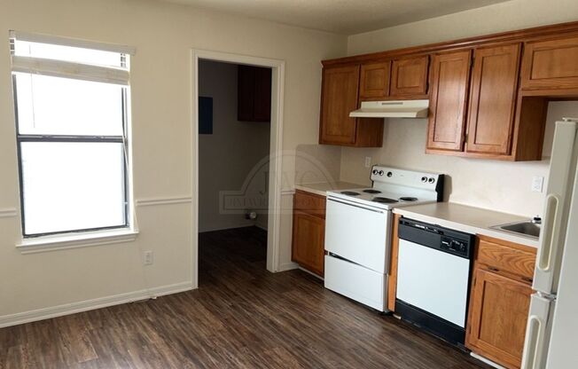 2 beds, 1 bath, $800, Unit 103 Truman Ave W Unit 8