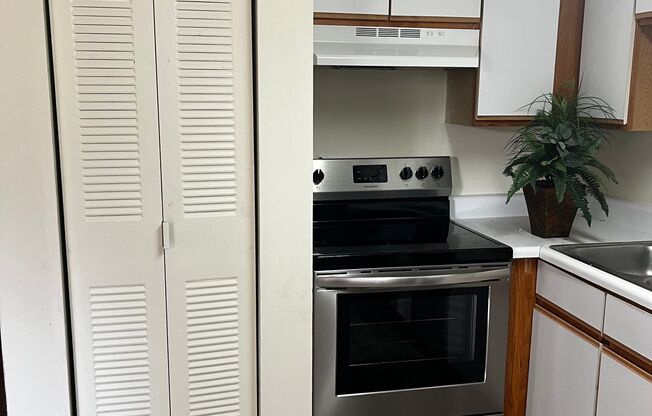 2 beds, 1 bath, 770 sqft, $1,595